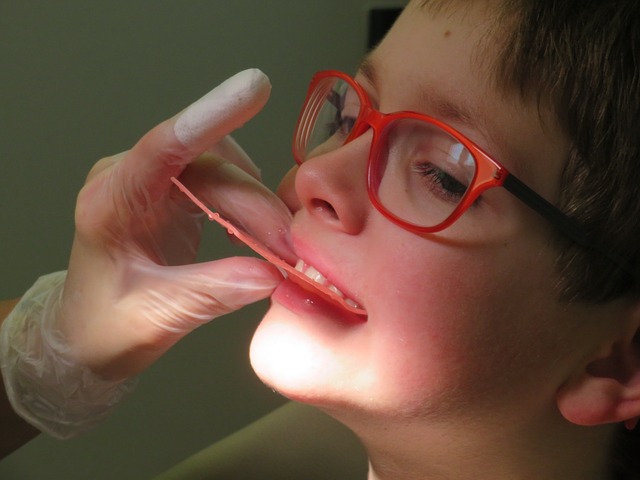 dítě u zubaře